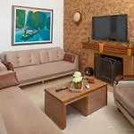 Arianna Villa