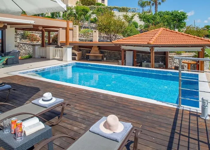 Arianna 卡拉索斯